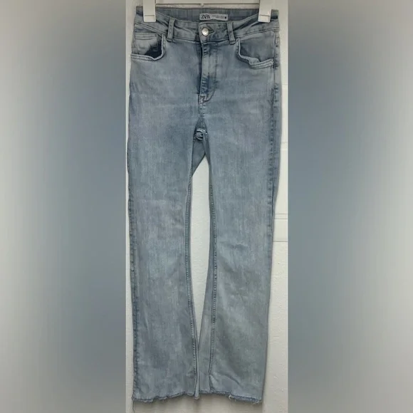 Zara High Rise Slim Fit Straight Leg Jeans in Light Blue Acid Wash - Picture 1 of 11